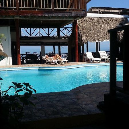 La Delphina Bed And Breakfast Bar And Grill La Ceiba Exterior foto