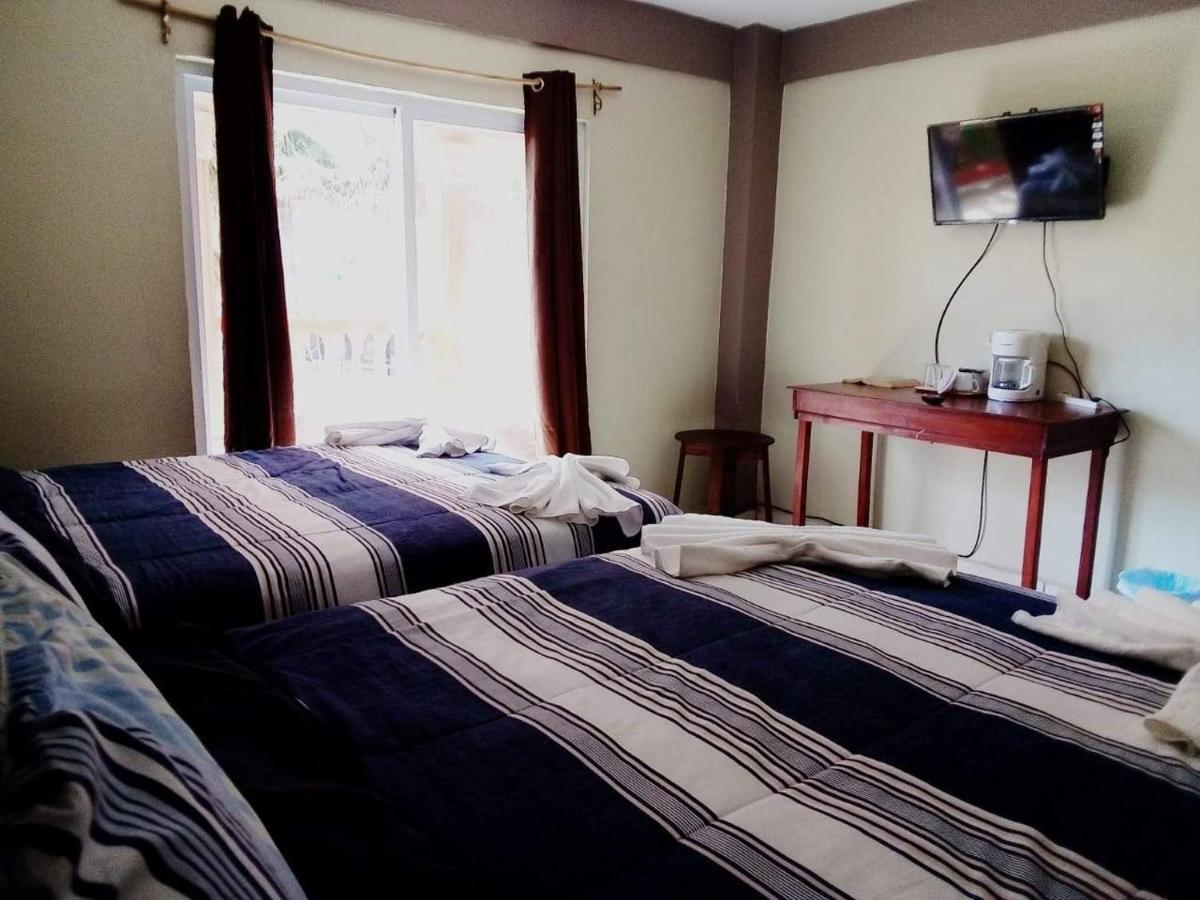 La Delphina Bed And Breakfast Bar And Grill La Ceiba Exterior foto