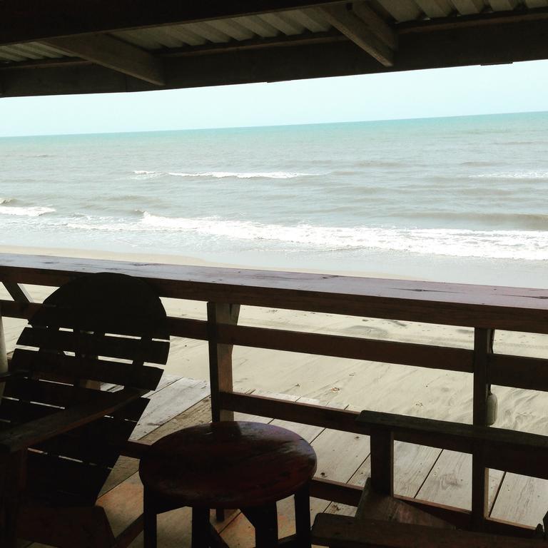 La Delphina Bed And Breakfast Bar And Grill La Ceiba Exterior foto