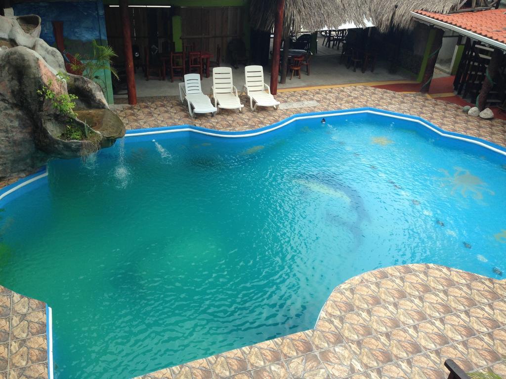 La Delphina Bed And Breakfast Bar And Grill La Ceiba Exterior foto
