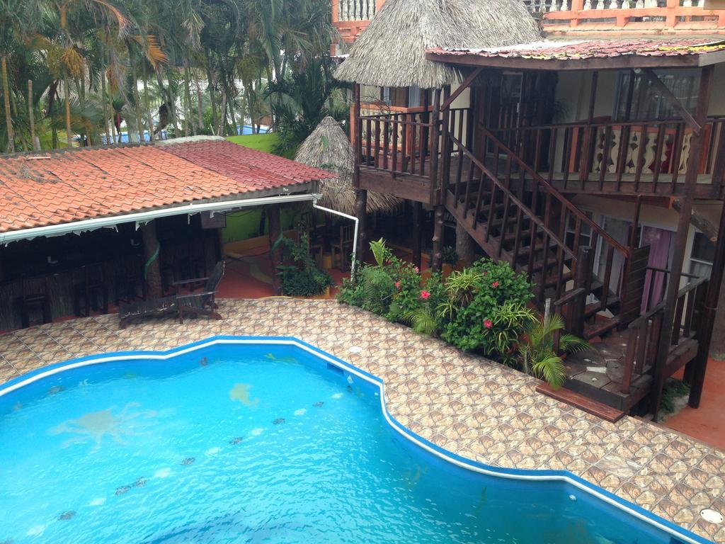 La Delphina Bed And Breakfast Bar And Grill La Ceiba Exterior foto