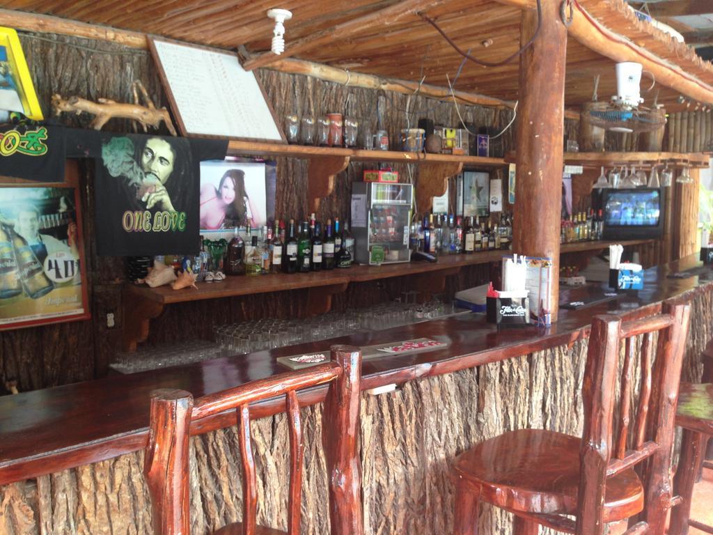 La Delphina Bed And Breakfast Bar And Grill La Ceiba Exterior foto