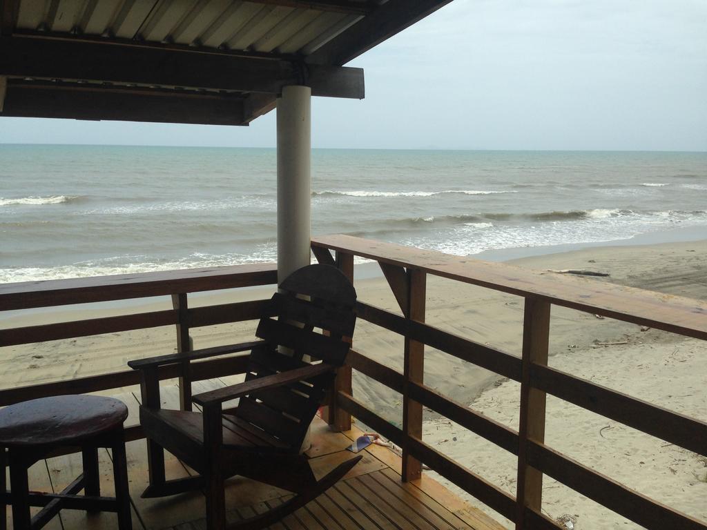 La Delphina Bed And Breakfast Bar And Grill La Ceiba Exterior foto