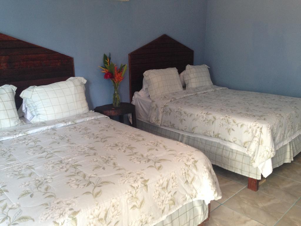 La Delphina Bed And Breakfast Bar And Grill La Ceiba Exterior foto