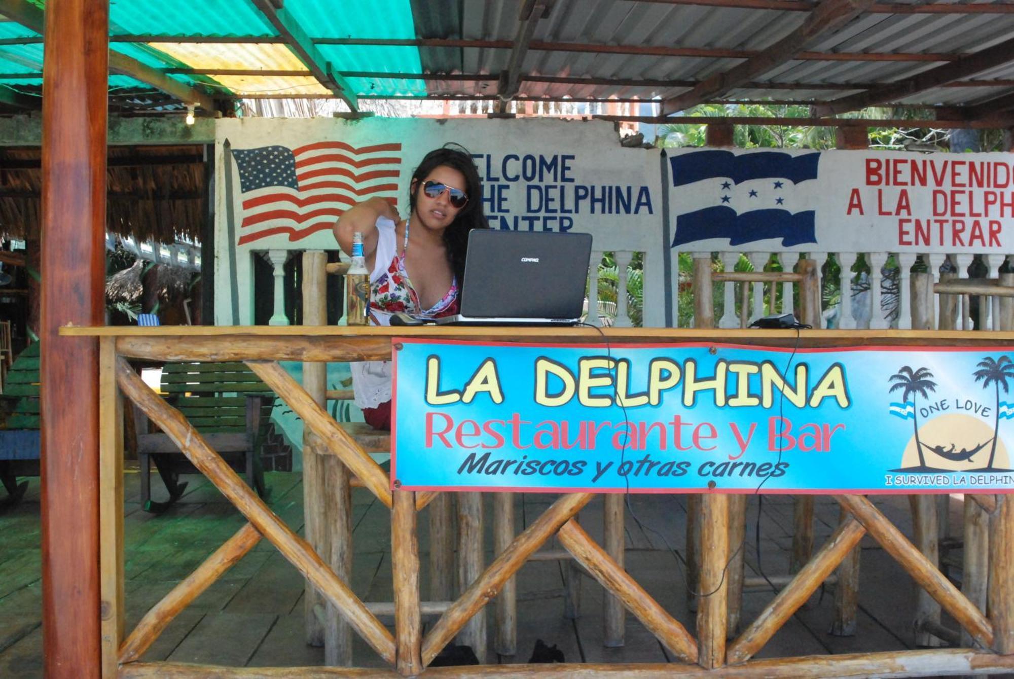 La Delphina Bed And Breakfast Bar And Grill La Ceiba Exterior foto