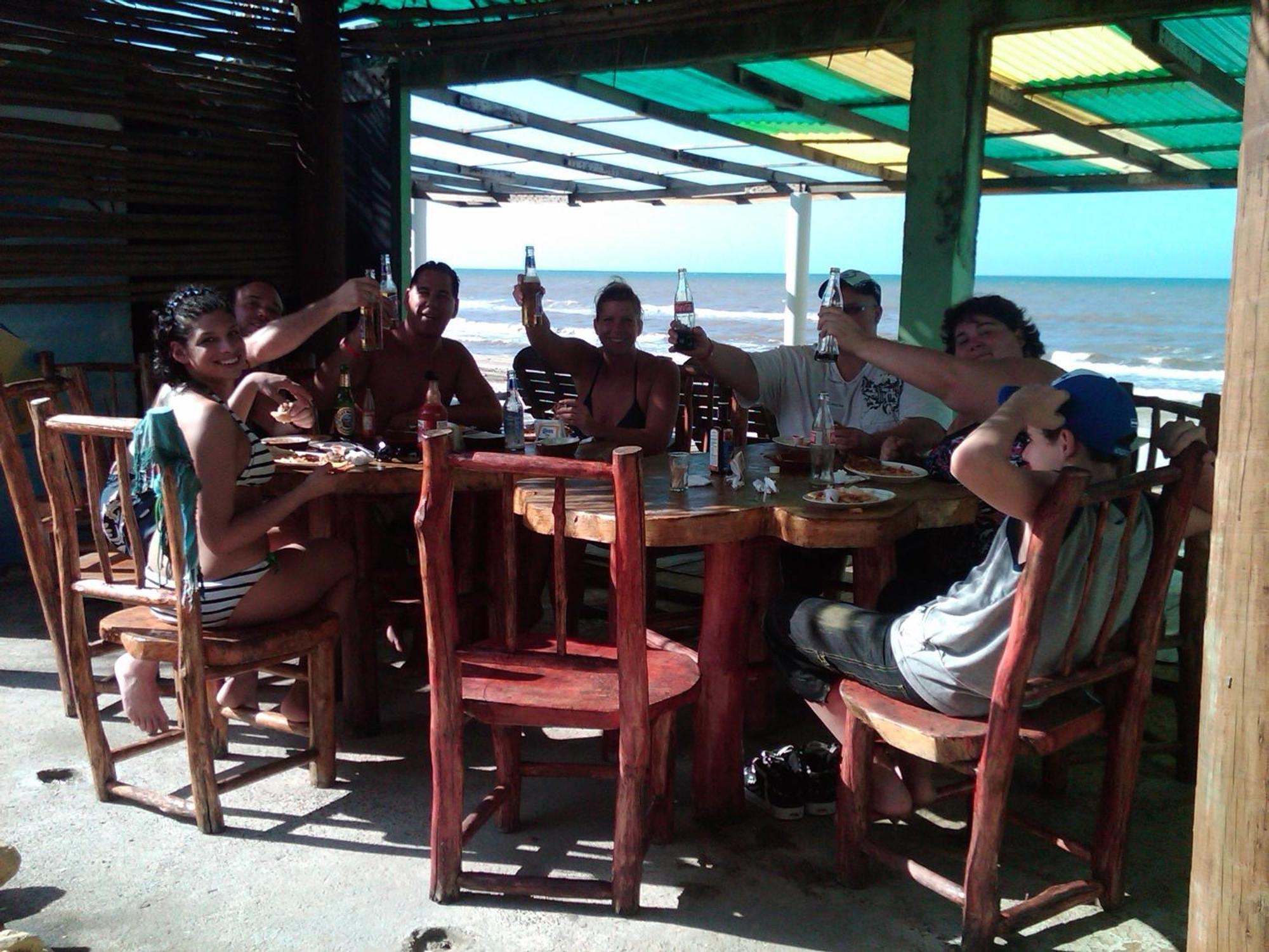 La Delphina Bed And Breakfast Bar And Grill La Ceiba Exterior foto
