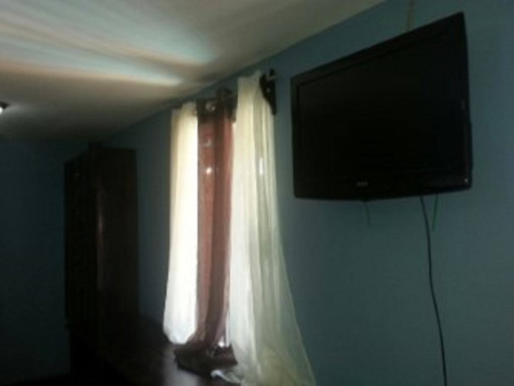 La Delphina Bed And Breakfast Bar And Grill La Ceiba Exterior foto