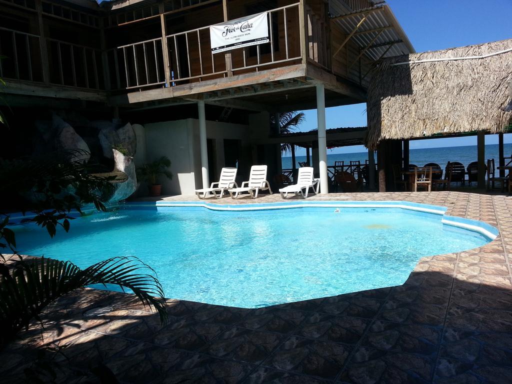 La Delphina Bed And Breakfast Bar And Grill La Ceiba Quarto foto