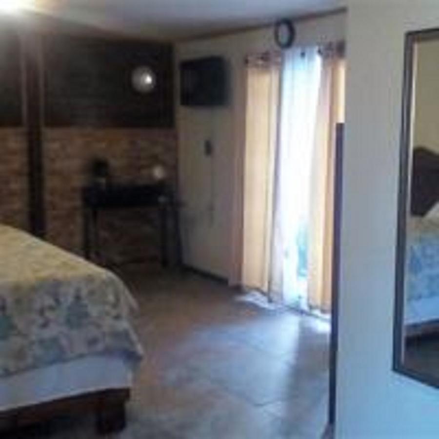 La Delphina Bed And Breakfast Bar And Grill La Ceiba Exterior foto